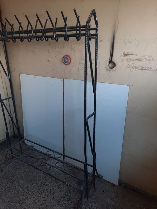 Ръчно изработена голяма желязна самостояща закачалка  за дрехи