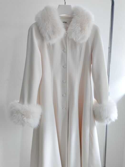 Пальто женское белое