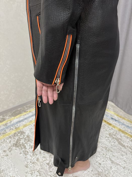 Продам женский кожаный плащ