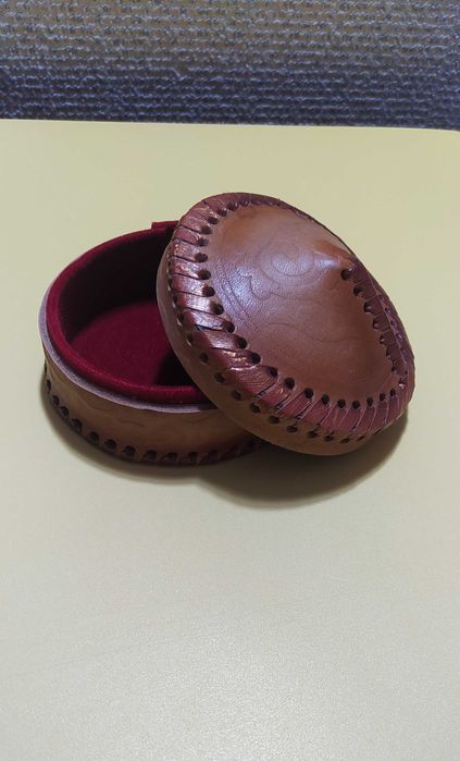 Футляр кожаный  для украшений