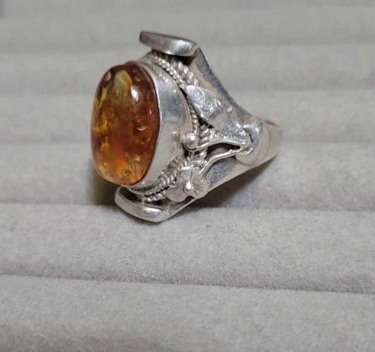 Inel vintage din argint cu chihlimbar natural