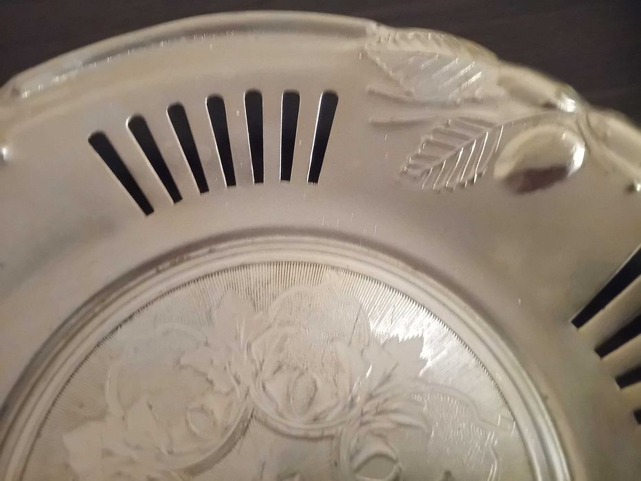 Стара метална чиния/ фруктиера