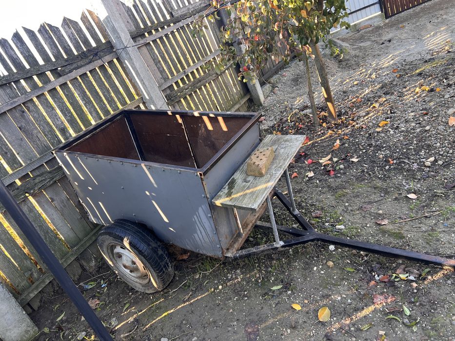 Motocultor cu remorcă