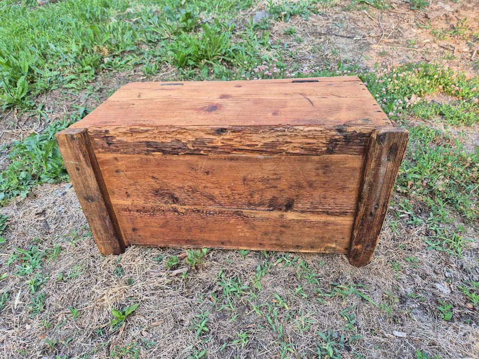 Стар Дървен Реставриран Сандък