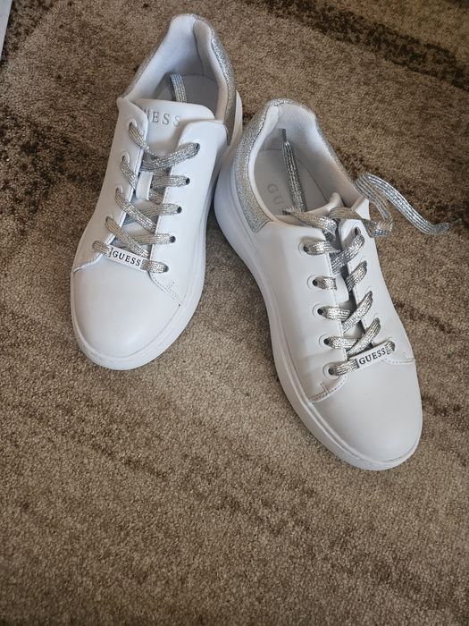 Нови сникърси Guess