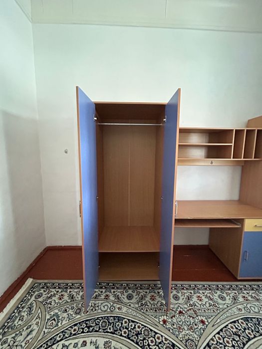 письменный стол со шкафами (стенка).