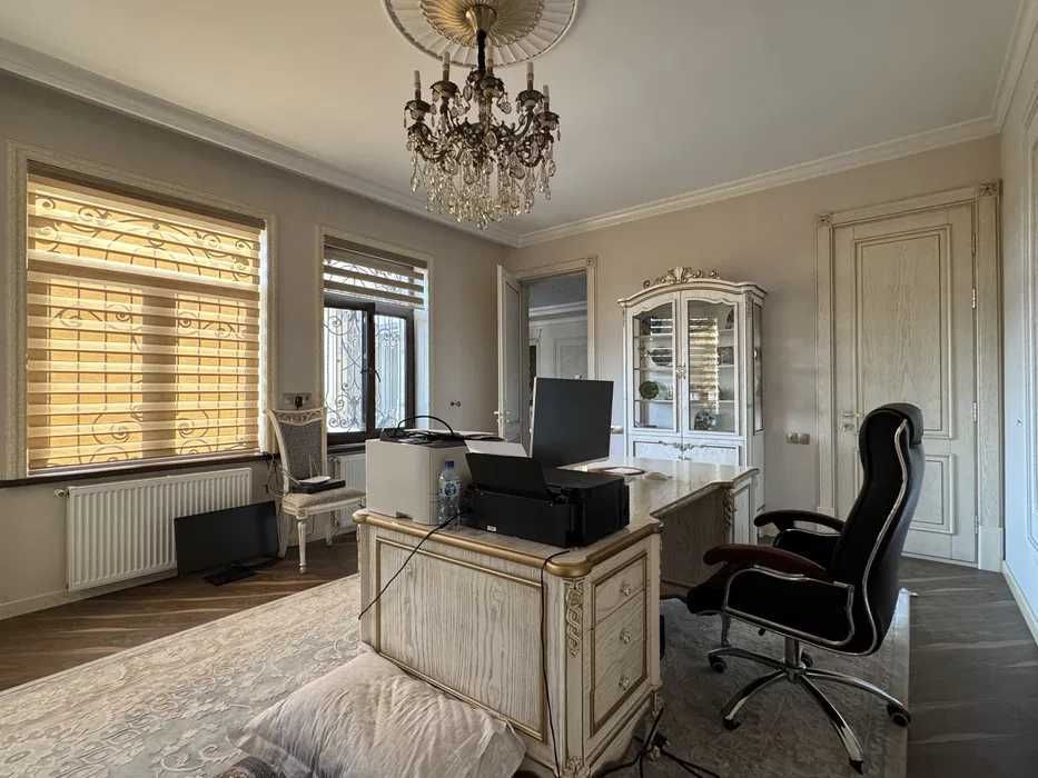 Срочная продажа элитного дома в Яккасарайском районе 3-х этажный дом