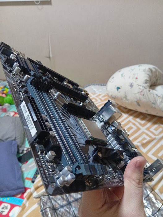 Продам материнскую плату