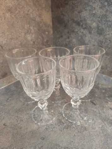 Чаши за вино от дебело стъкло