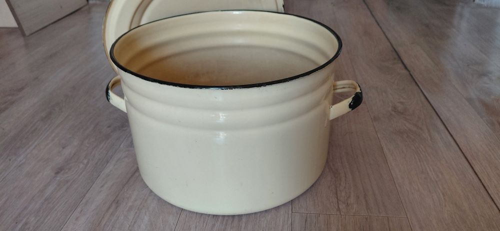 Продам кастрюли большие