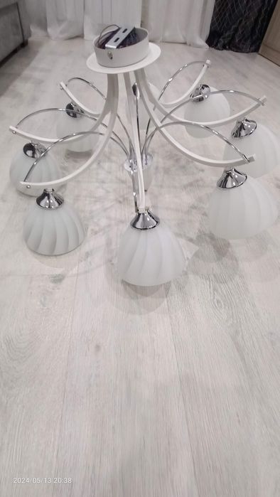 Продам люстру в хорошем состоянии