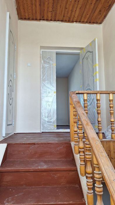 Уй сотилади! Урганч шаҳри, Наврўз маҳалласида 5 хонали 2 қаватли уй