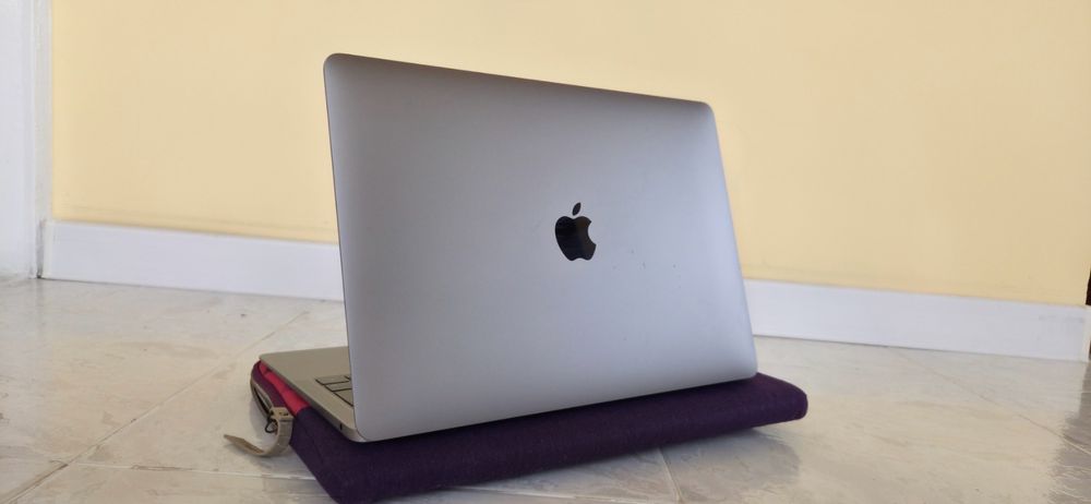 Продавам MacBook Air 2019 13-inch