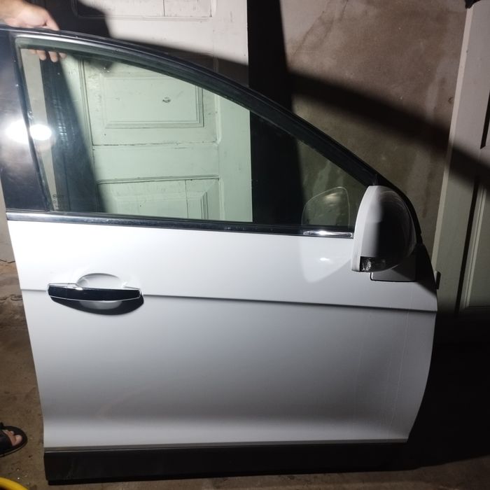 Captiva 3 oldi eshik  oʻng tarafi kraska yoq radnoy kraska