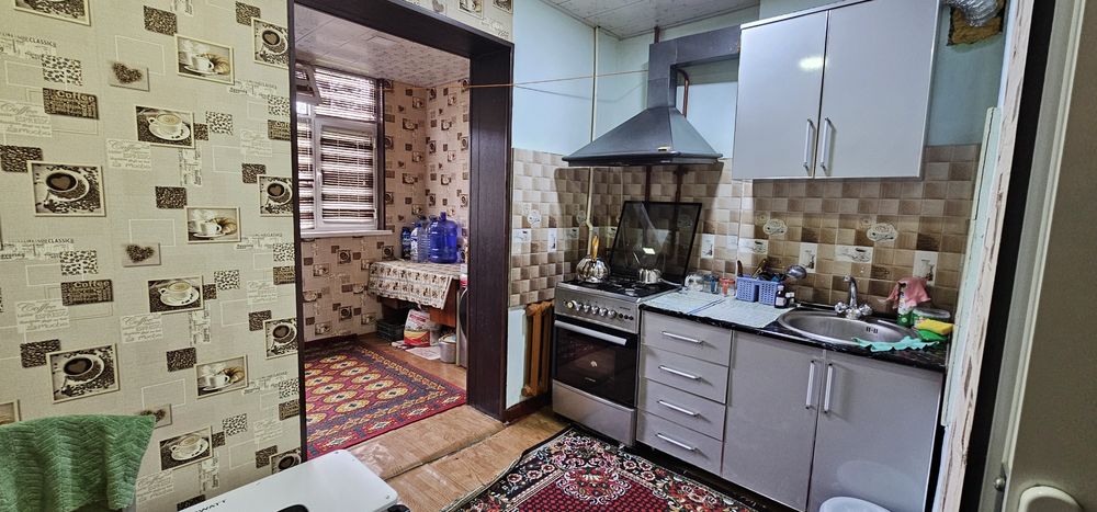 Uy 2xonali Qurilish kollej oldida