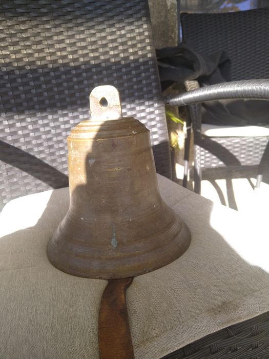 Продавам огромна масивна корабна камбана 1927 година Англия
