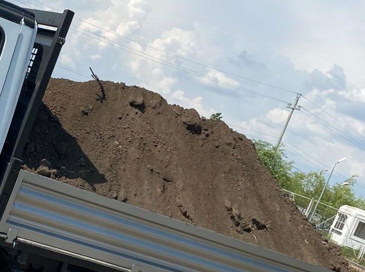 Pamant negru vegetal, utilaje pentru Nivelare excavator buldoexcavator