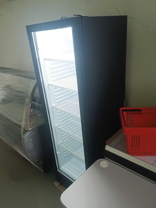 Вертикални хладилни витрини - нови налични на склад