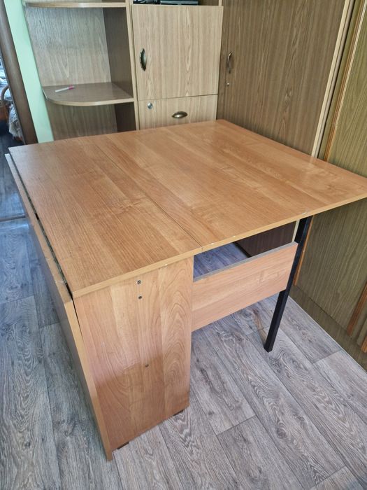 Стол-книжка. Светлый.