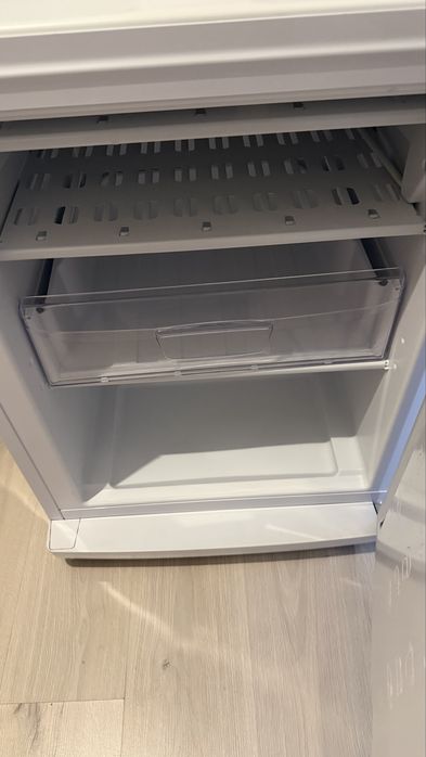Продам холодильник Indesit