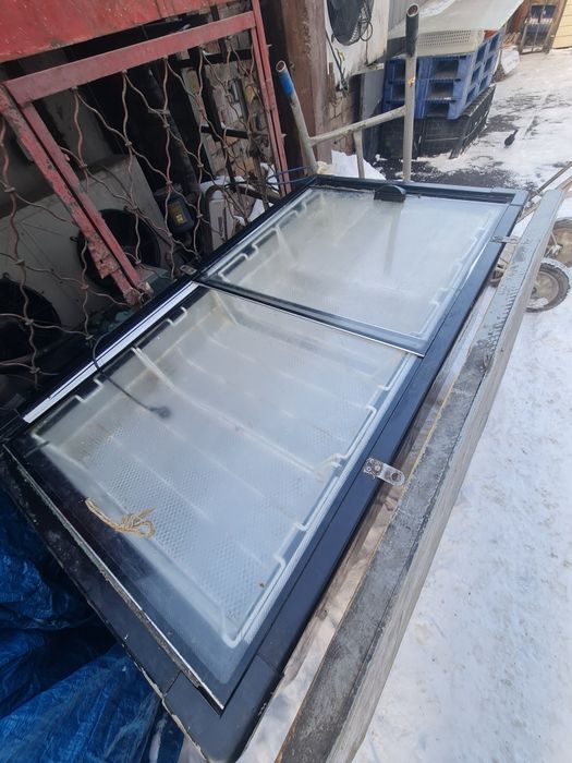 Продам витринный морозильник