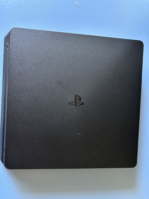 Продавам PlayStation4 Slim + 11 игри