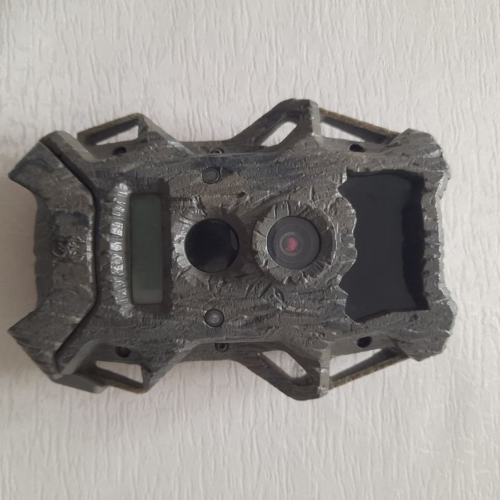 Vând camera vanatoare ca noua