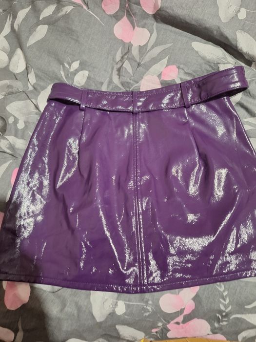 Кожена пола на Bershka