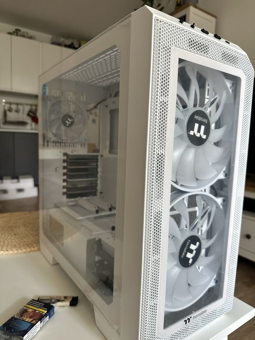 GAMING Компютър (PC) 5070ti ryzen 7 9800X3D 32RAM 6000Mhz