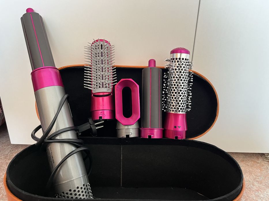 Продам фен с насадками б/у.