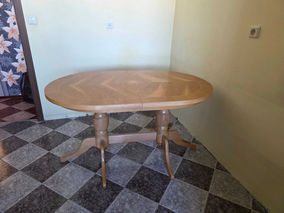 Дървена маса разтегателна, масивна, устойчива