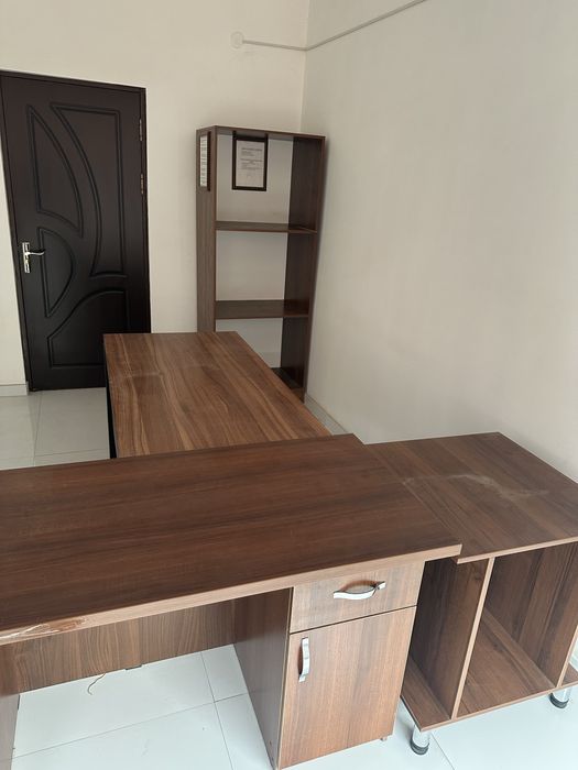 Продаю Комплект мебели для офиса/дома: стол, тумба, стеллаж