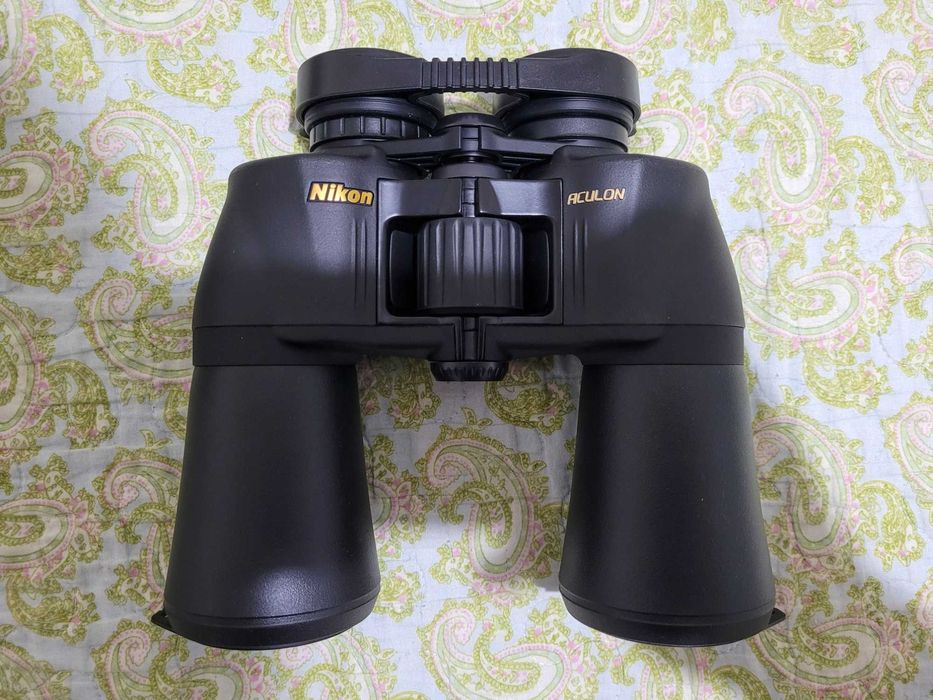 Бинокль Nikon Aculon A211 10x50