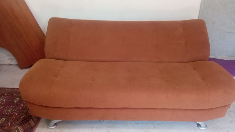Продам диван книжку новую