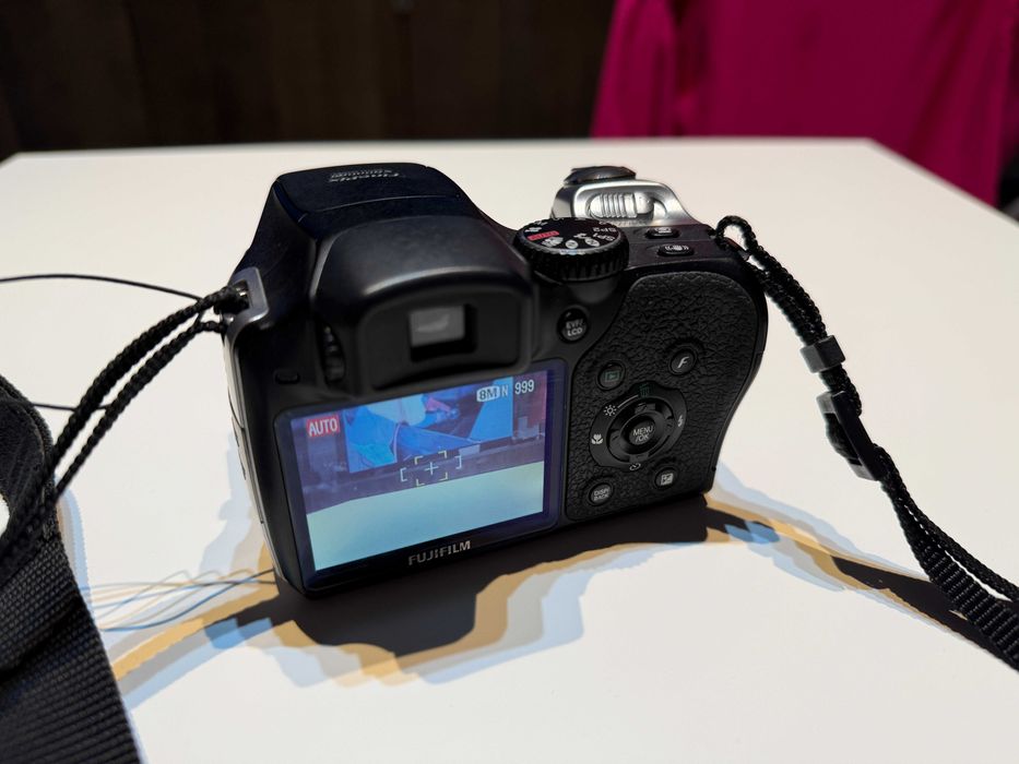 Aparat foto Fujifilm FinePix S8000fd + card 2GB + husa