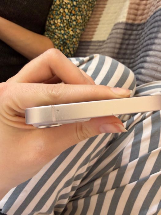 Продам iphone 13