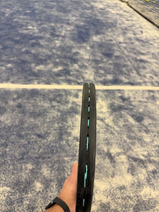 Чисто нова тенис Ракета Head