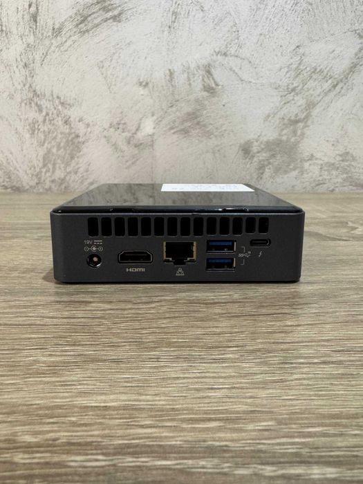 Mini PC Intel NUC 8 (NUC8i5BEK) | Generația 8 | 8GB RAM | 256GB SSD NVMe