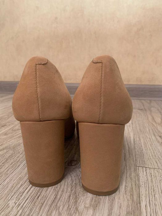 Продаются классические женские туфли, США.