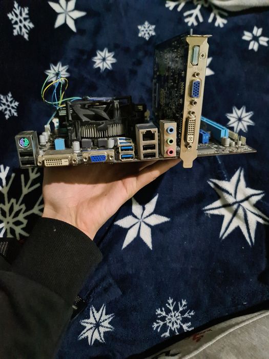 Vând kit de desktop și Light gaming