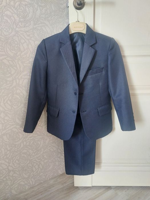 Костюм тройка темно синий 6-7 лет