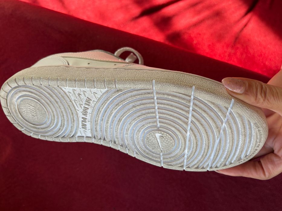 Бели маратонки Nike