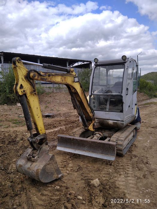 Услуги с Мини багер 2.5т всички кофи