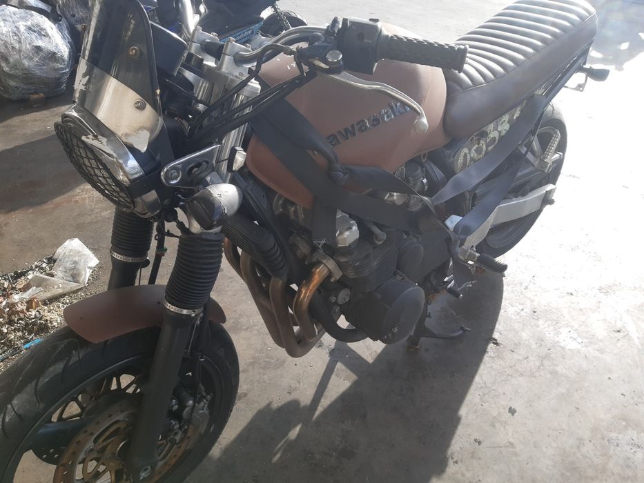 Мотоциклет Кавазаки Зр 750(Kawasaki ZR 750)-на части