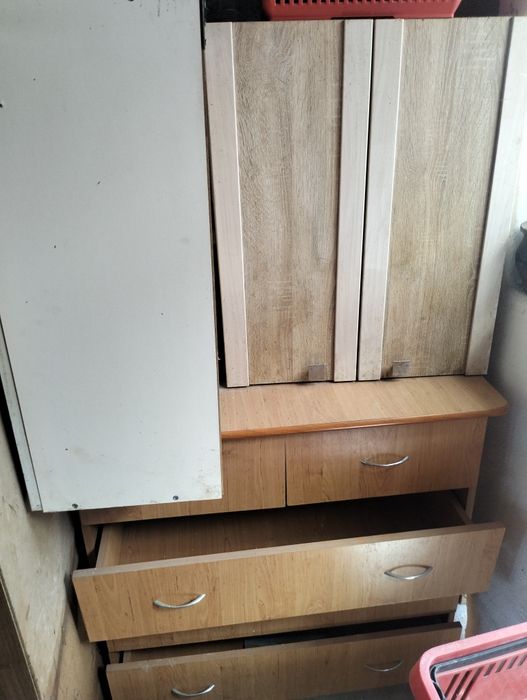 Vând dulapuri mobilier