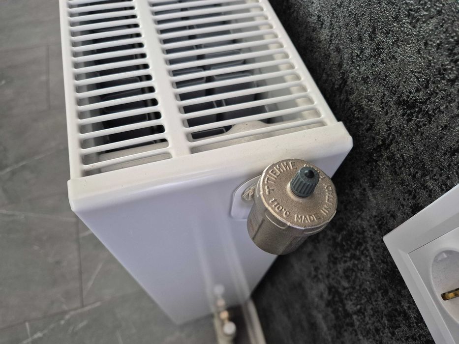 2бр панелни радиатори КОРАДО, ТИП 33, 2000/600, 2термостата+авт.обезв.