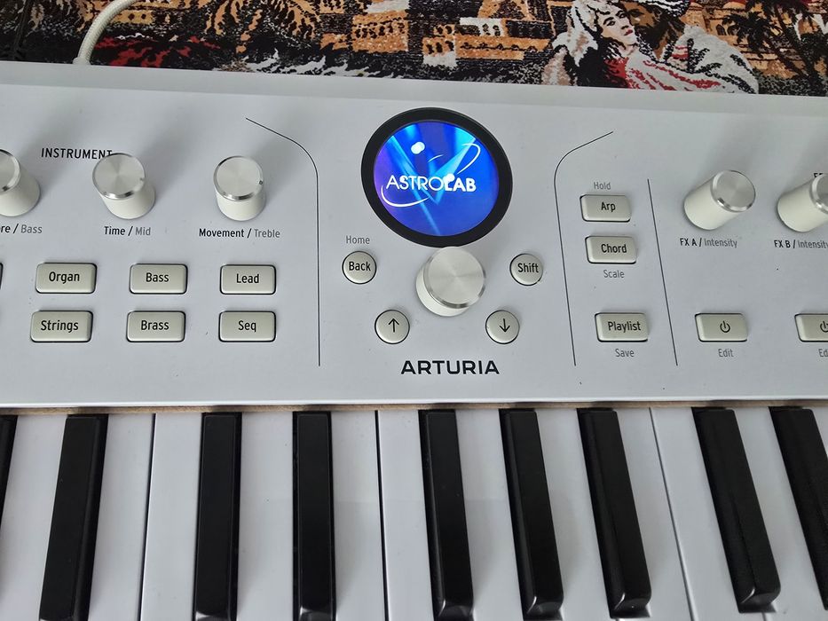 Sintetizator Arturia Astrolab 37  impecabil ca si nou