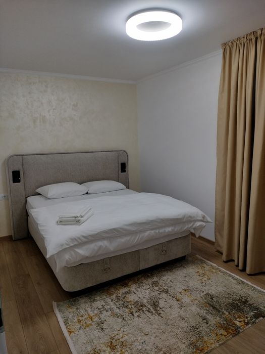 Se inchiriaza apartament cu 3 camere in bloc, cu loc de parcare inclus