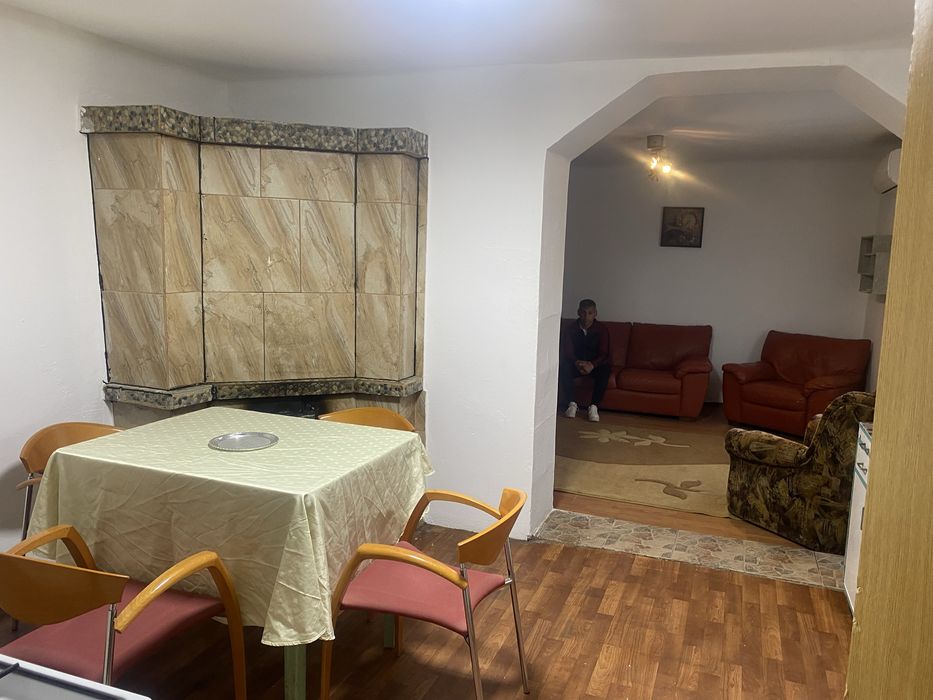 Ofer spre inchiriere casa in Ineu