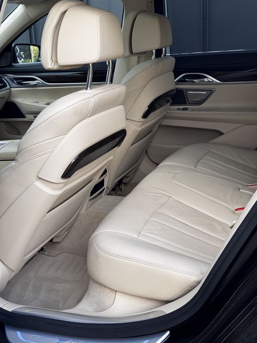 BMW Seria 7 740e  HarmanKardon TVA Deductibil